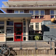 De entree van woongemeenschap ‘de Gouden Bal in Leeuwarden